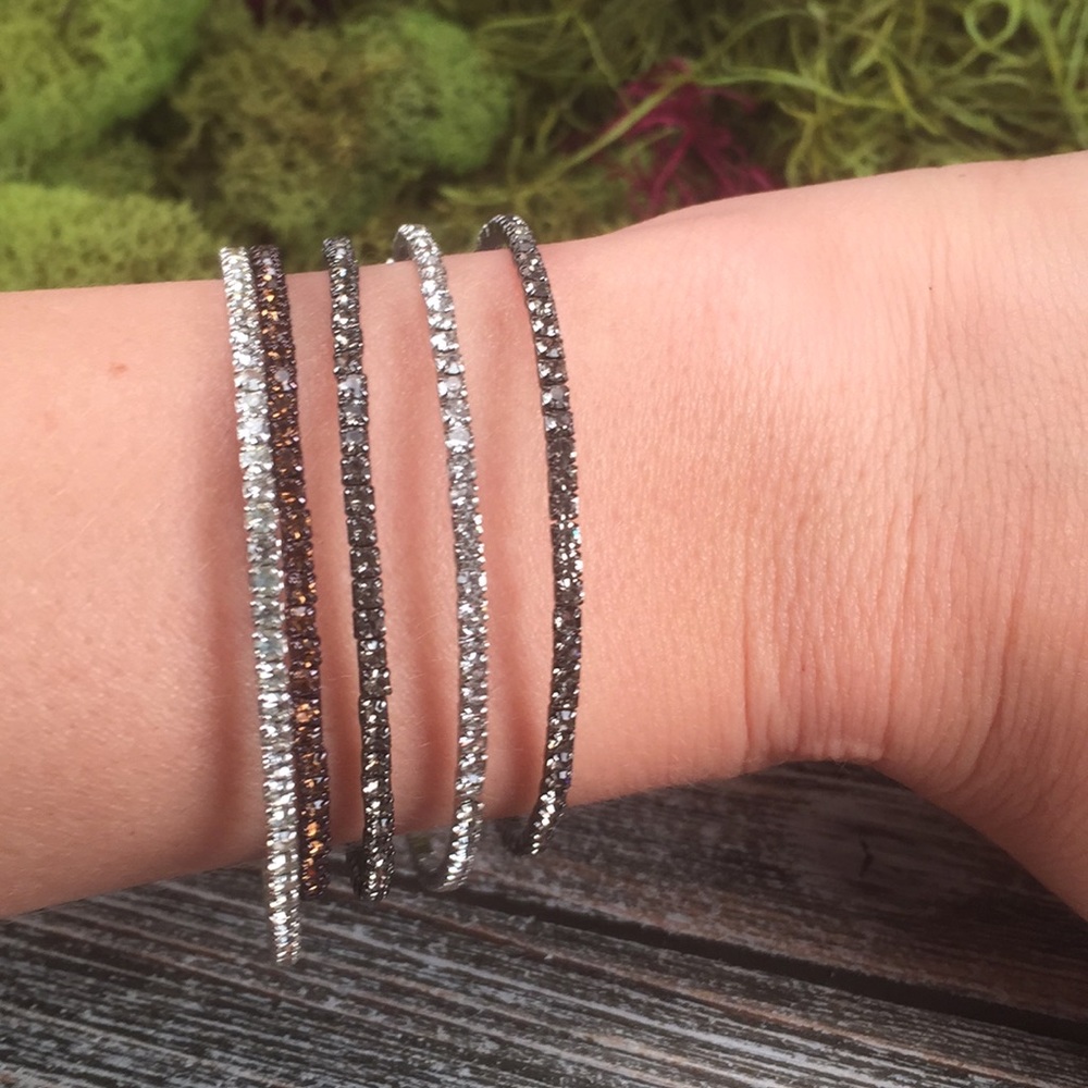 Bangle bracelet set. Elastic.